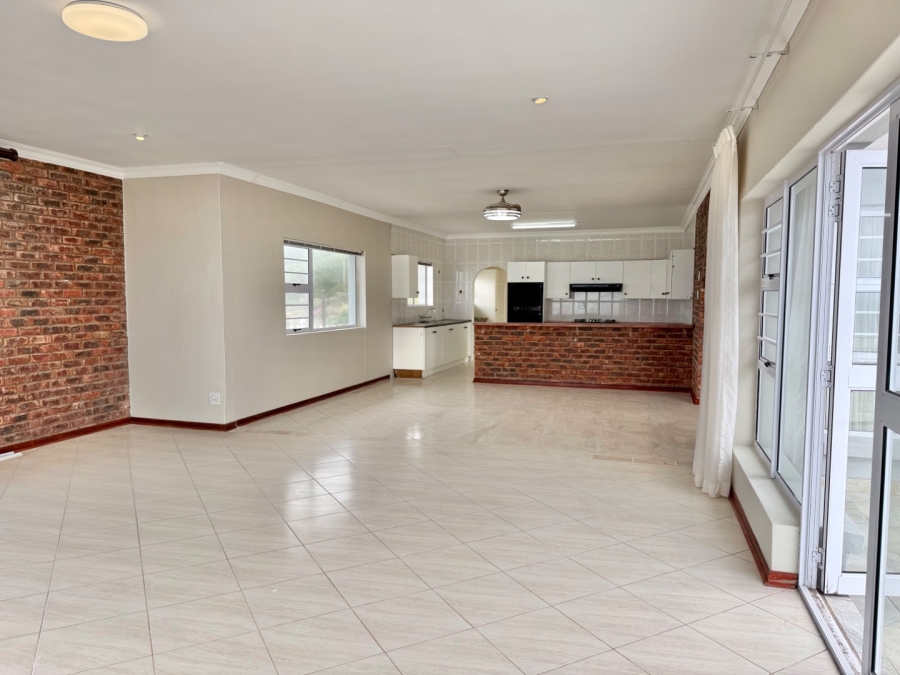 5 Bedroom Property for Sale in Seaview Eastern Cape